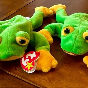 Ty Beanie Baby Green and Yellow 8in Smoochy Frog PAIR, MWMT